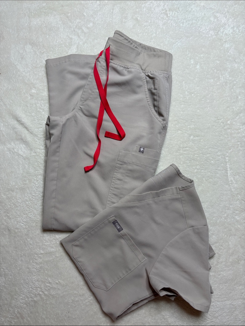 Figs Women’s Scrub Set In Bone XS Top S High Waisted Slim Pants